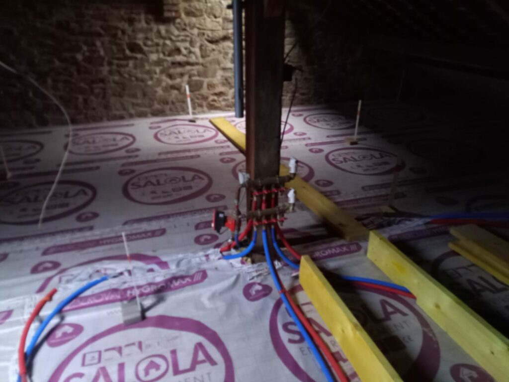 Isolation comble à Fougères, pose du pare-vapeur